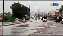 مياه الأمطار تتسبب في عرقلة حركة المرور بالطريق الوطني رقم 26 ببجاية