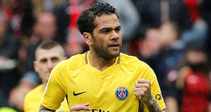 Brezilyalı Dani Alves Kazandığı 37 Kupayla Futbol Tarihine Geçti