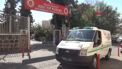 Şanlıurfa-Arızalanan Aracı Onarmaya Çalışanlara Otomobil Çarptı 1 Ölü, 1 Yaralı