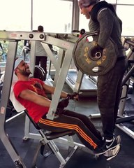 محمد إمام «يرفع» أحمد السقا فى الجيم: من النهاردة أنا الحكومة