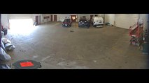 Un détenu s'enfuit par la porte du garage