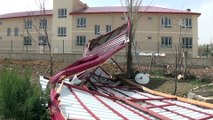 Şiddetli rüzgar okul çatısını uçurdu - KAHRAMANMARAŞ