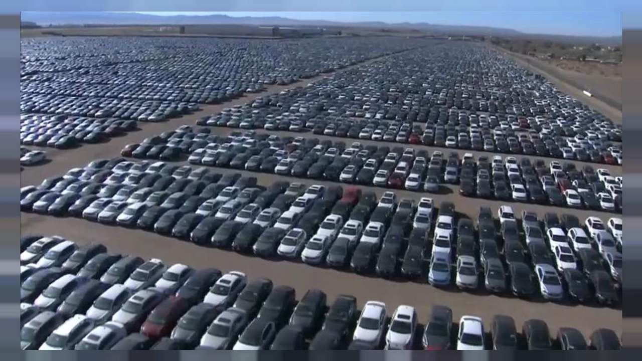 VW schickt tausende Autos in die Wüste