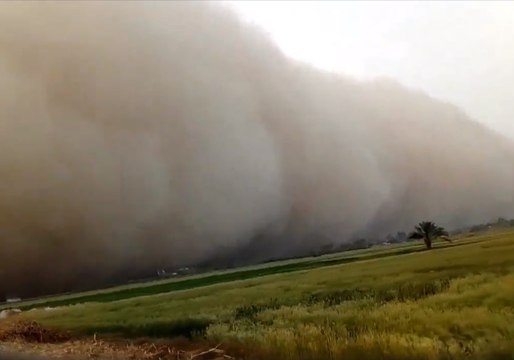 Severe Sandstorm Engulfs Egypt's Qena Region