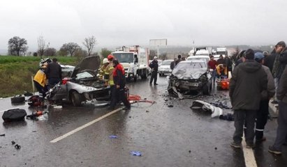 Zincirleme trafik kazası: 3 ölü, 3 yaralı