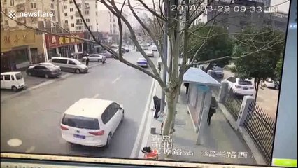 CCTV captures restaurant explosion in China