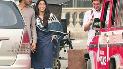 Ishaan Khattar Sits On Jhanvi Kapoor's LAP On Sets Of DHADAK 