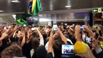 Bolsonaro é CARREGADO em Curitiba- )Discurso Completo)
