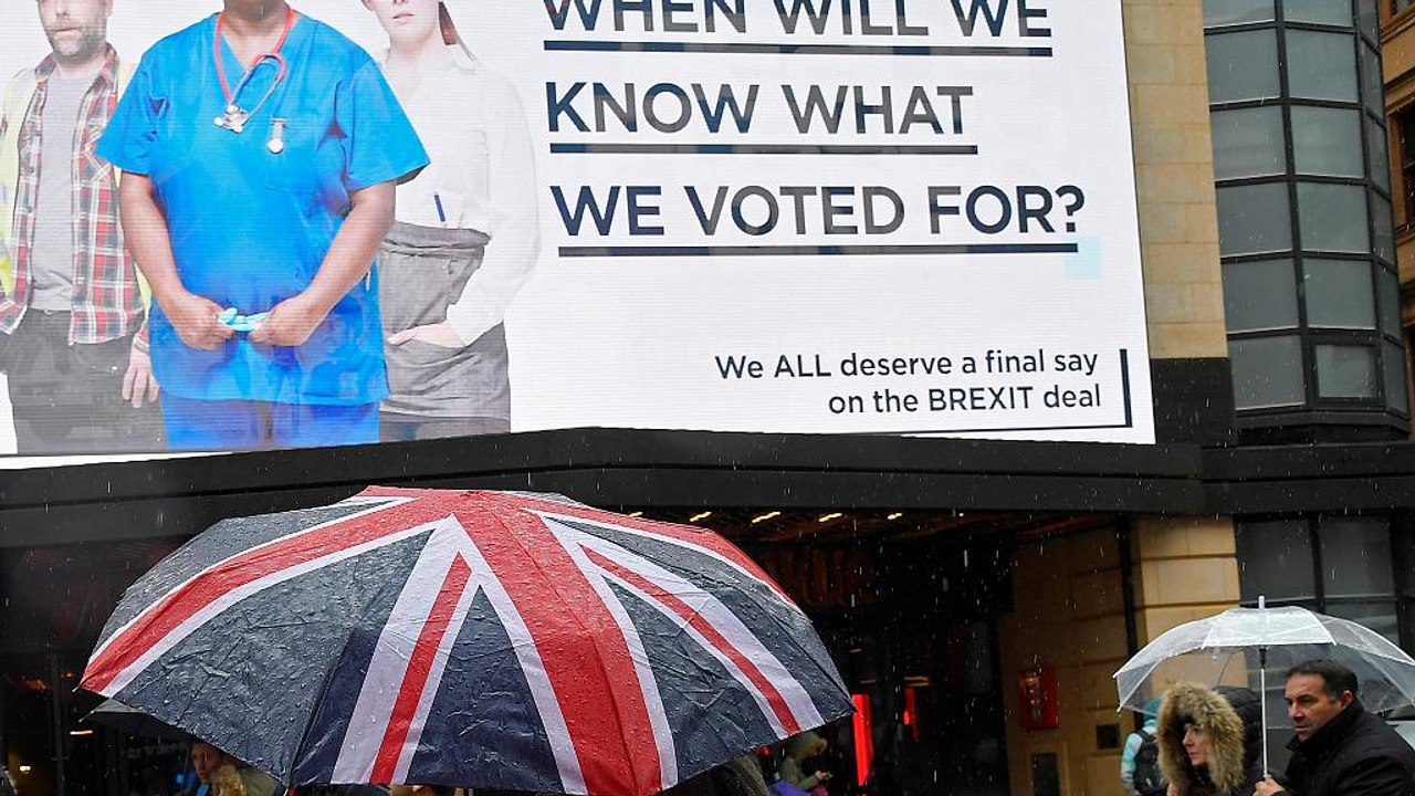 Ein Jahr vor dem Brexit: Briten weiterhin gespalten