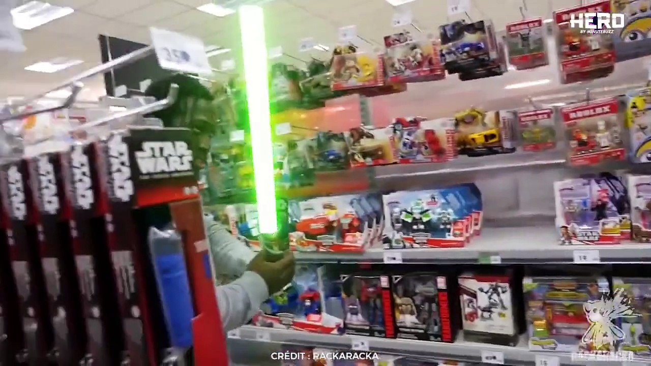 Quand tu joues à Star Wars avec tes potes et que ça part trop loin ! Via Danny Philippou Racka Racka