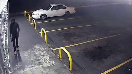 4 segundos de asalto atracador armado sale corriendo despavorido