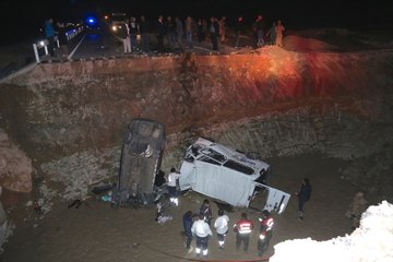 Bayburt'ta İki Araç Menfez Çukuruna Düştü: 8 Ölü, 3 Yaralı