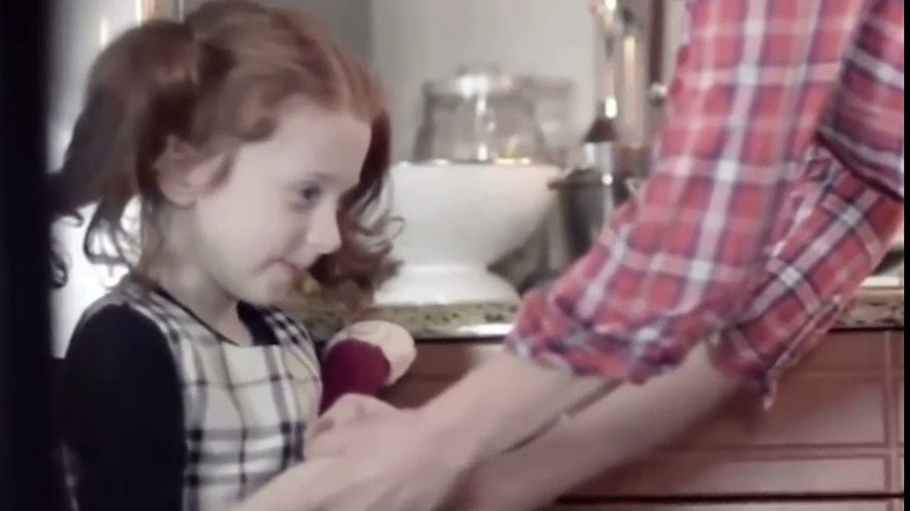 Baba Onu Issız Bir Yolda Terk Etti Ancak Dikiz Aynasında Baktığında Beklenmedik Bir Şey Oldu