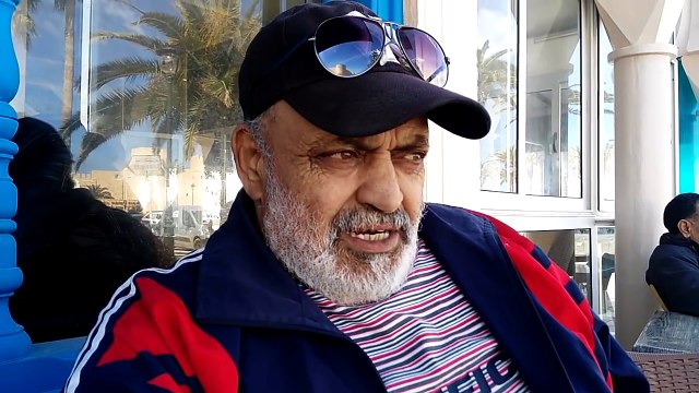 عم صلاح يعطي في درس لمدير البنك المركزي هههههه