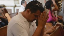 Fieles católicos mexicanos demuestran su devoción con la 