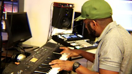 "Take or be taken" making a beat by Boom Jay Maschine Studio
