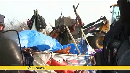 Volunteers urge authorities to help refugees in Calais 'Jungle' refugee camp