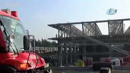 İşçiler inşaatın çatısından düştü