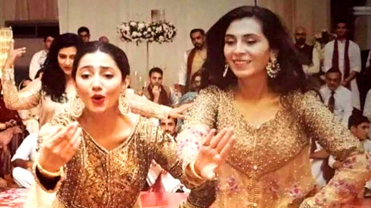 Mahira Khan Dancing On 'UP Bihar Lootne' Video Goes Viral
