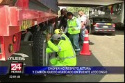 Camión quedó atascado en puente Atocongo y genera congestión vehicular