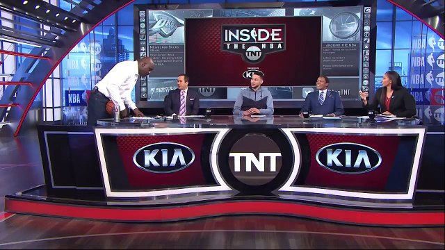 Shaquille O'Neal prouve qu'il peut encore dunker !