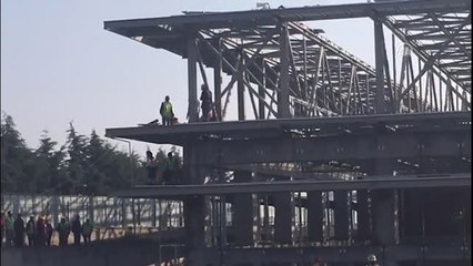 Spor Kompleksi İnşaatından Düşen 3 İşçi Yaralandı