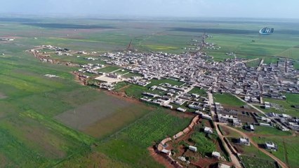 - Hedefteki Şeyh İsa Havadan Görüntülendi- Hayalet Kenti Andıran Şeyh İsa’da Teröristlerin Evlerin Üzerlerini Mevzi Haline Getirdiği Ve Köyün Çevresinin Hendekler İle Çevrildiği Görüldü