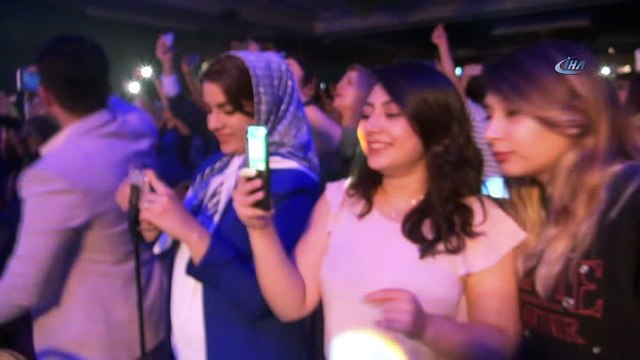 İranlı turistler Van'da ünlü sanatçı Moein ile coştu