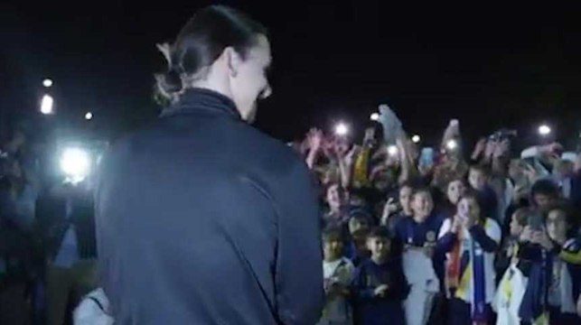 Ibrahimovic reçoit un accueil digne de Zlatan dès son arrivée à Los Angeles