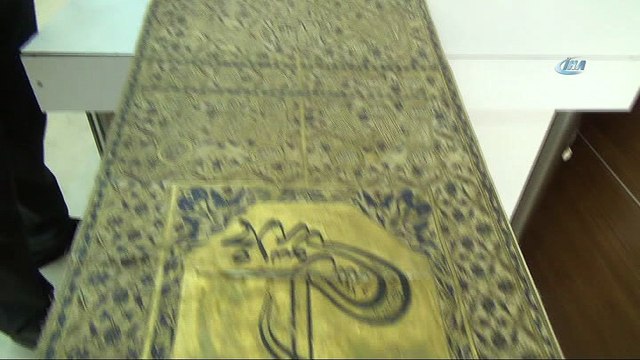 Kapalıçarşı'da bir antika dükkanına polis tarafından yapılan baskında, paha biçilemeyen el yazması hat secere ele geçirildi