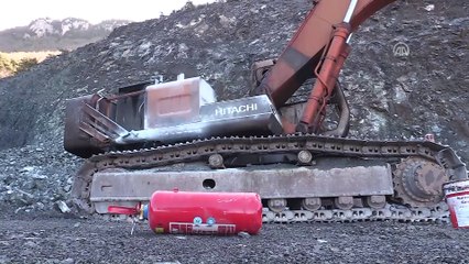 Teröristler taş ocağındaki iş makinesini yakıp araç çaldı - HATAY