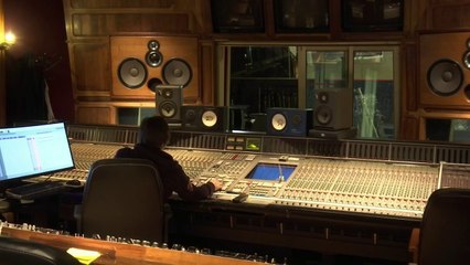 Pourquoi Laura et David demandent-ils un droit d'écoute sur le dernier album de leur père?