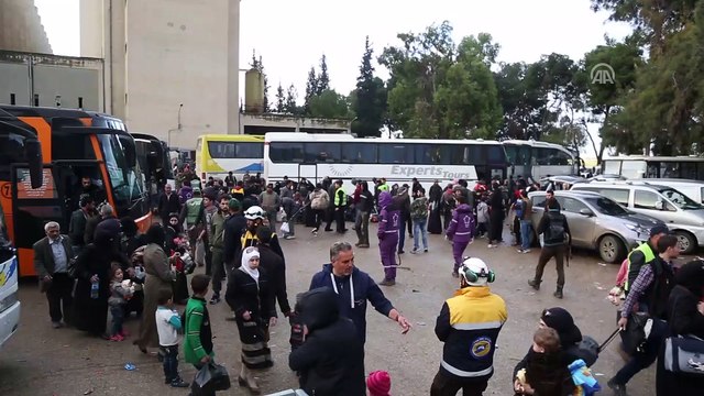 Doğu Guta'dan ayrılmak zorunda kalanları taşıyan 9. konvoy Hama'ya ulaştı