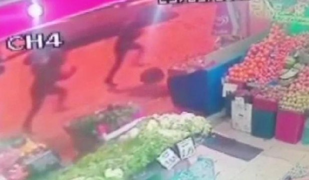 Beyoğlu’ndaki silahlı çatışma kamerada