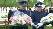 Başbakan Yıldırım, Aliya İzzetbegoviç'in kabrini ziyaret etti - Detaylar (2) - SARAYBOSNA