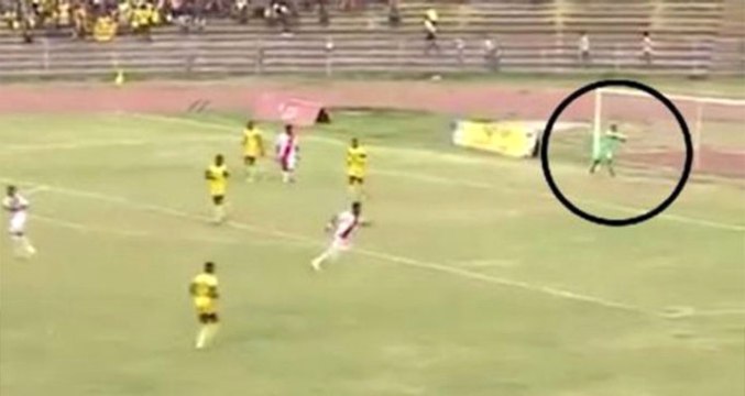 Topu Eliyle Oyuna Sokmak İsteyen Kaleci, Kendi Kalesine Gol Attı