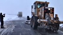 Baharda kar ve tipi ulaşımı aksattı - ARDAHAN