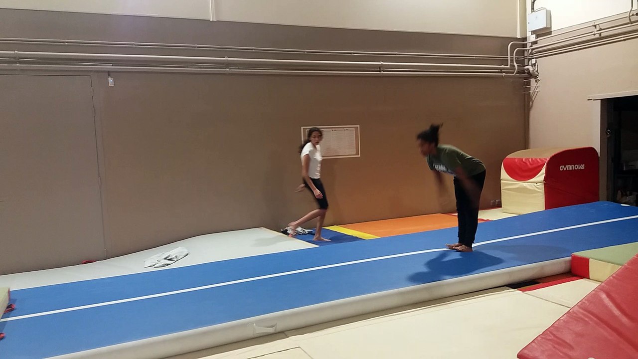 Sarrah en rondade flip salto (TC1/TC2)