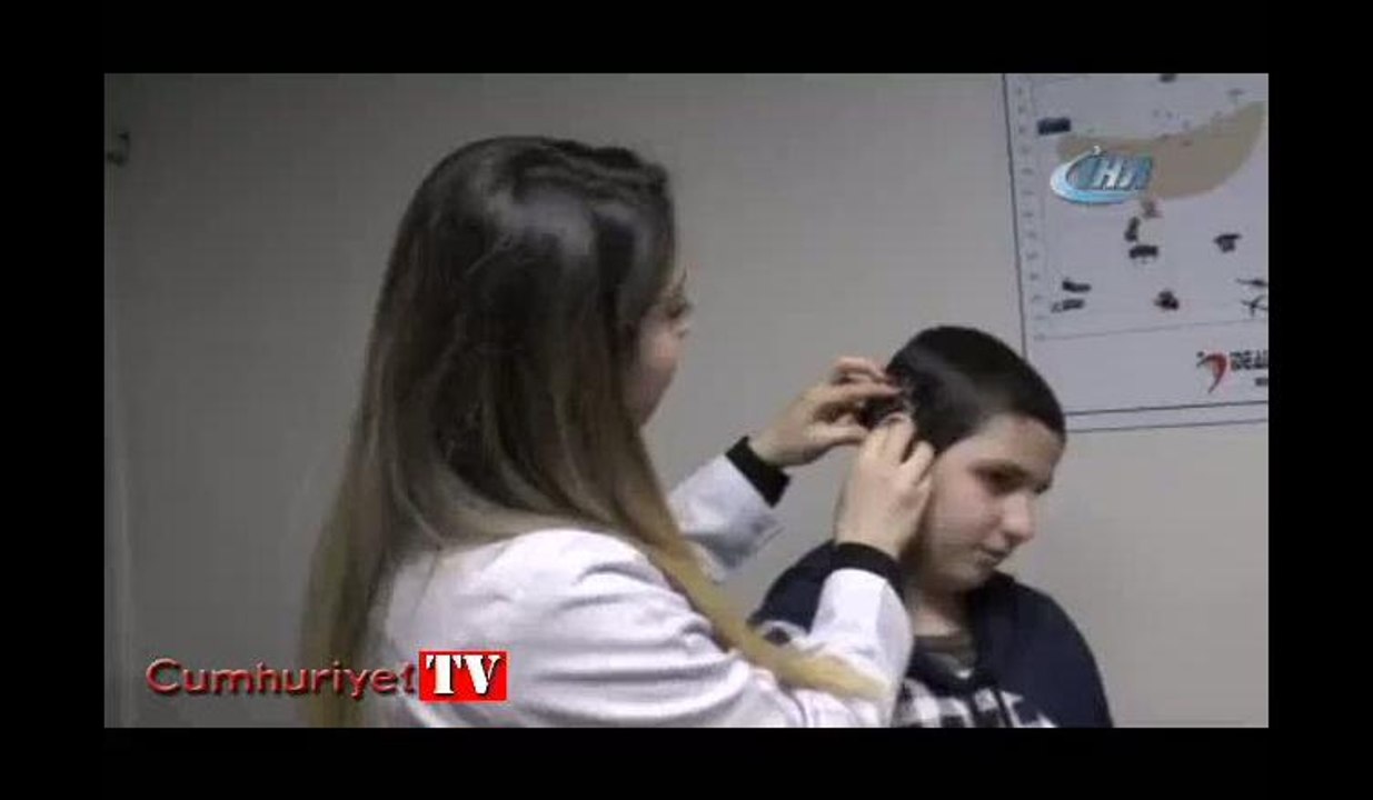 İşitme engelli çocuğun annesinin sesini ilk kez duyduğu an...