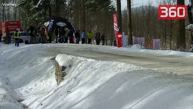 Kur tifozët i japin një dorë pilotit të tyre të preferuar në sportin e Rally (360video)