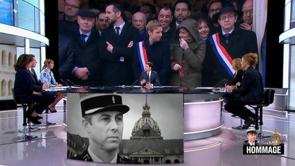 Non, ces politiques n'ont pas vraiment eu un fou rire pendant l'hommage à Arnaud Beltrame
