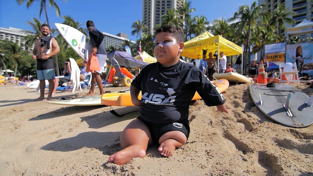 El pequeño gigante del surf adaptado