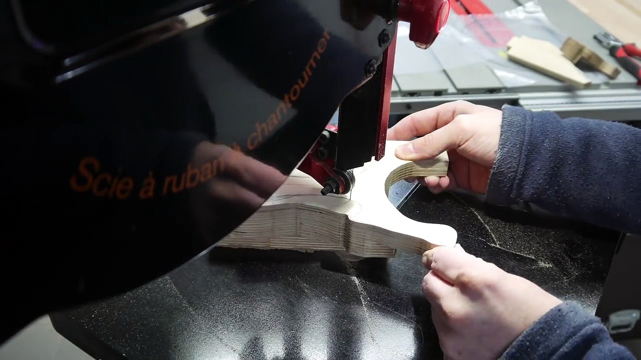 - Zwille / Steinschleuder selber bauen - How to Make a Slingshot german/deutsch