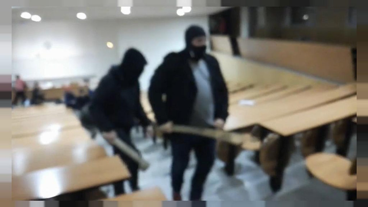 Überfall durch Schlägertrupp heizt Proteste der Studenten an