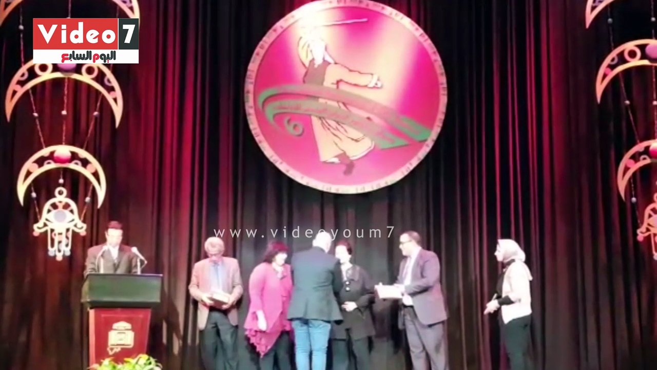وزير الثقافة تكرم رموز الفنون الشعبية فى مهرجان دمنهور الدولى للفلكلور