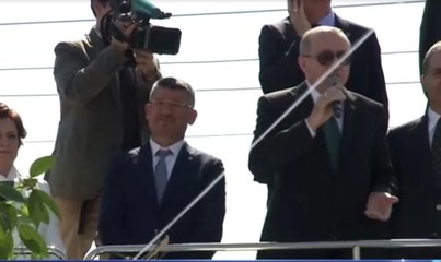 Erdoğan'dan Yere Düşen Bayrağa Anında Tepki: Alın Onu Oradan