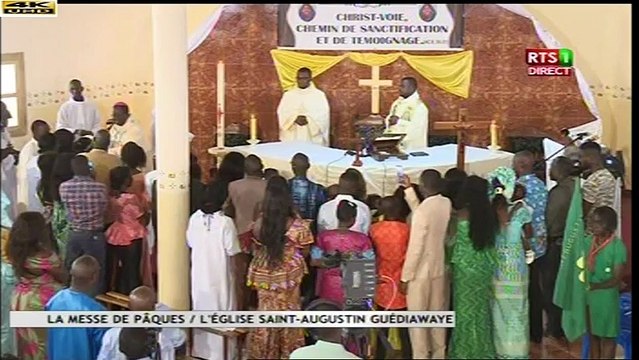 La messe de Pâques à l'église Saint- Augustin de Guédiawaye
