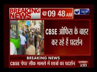 CBSE Paper leak दिल्ली में CBSE ऑफिस के बाहर छात्र प्रदर्शन; प्रीत विहार में लगा जाम