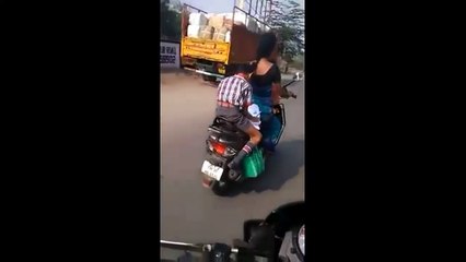 கடைசி வரை பாருங்கள் ஸ்கூட்டர்ல வைச்சு செய்ற வேலயா இது இதான் படிப்புல புலிங்கறதா