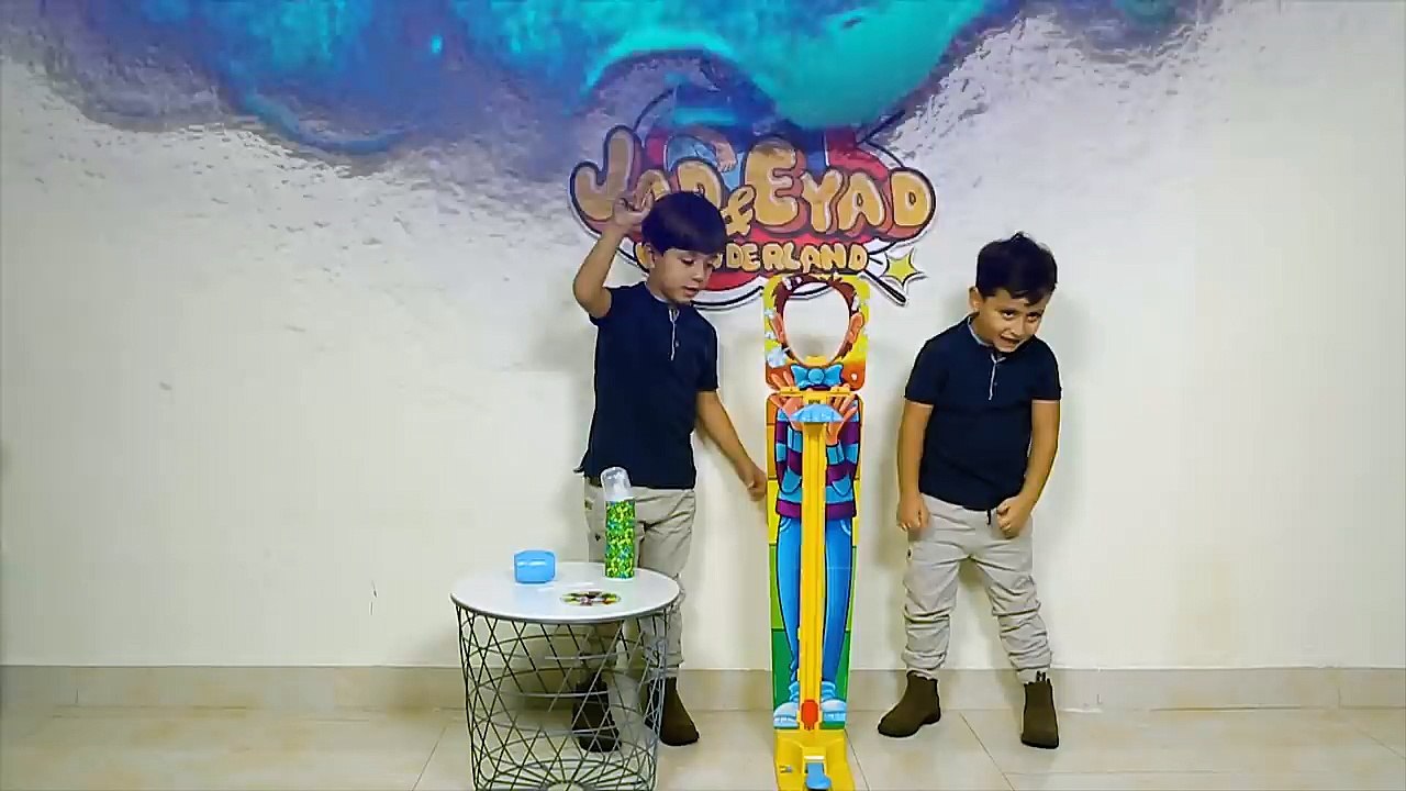 مين أكل الكف . جاد أو إياد ؟! Pie Face Sky High challenge _ طيور الجنة
